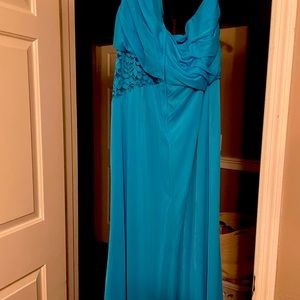 Im selling a bridesmaid dress color is Malibu from David’s Bridal brand new